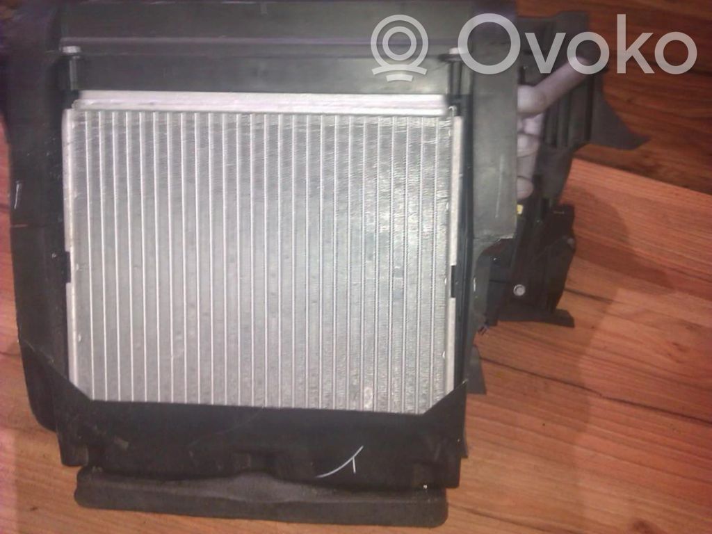 Radiator aerotermă