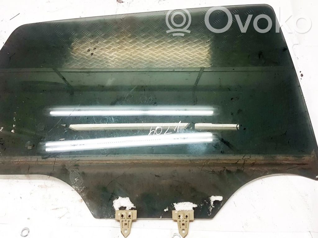 Takaoven ikkunalasi