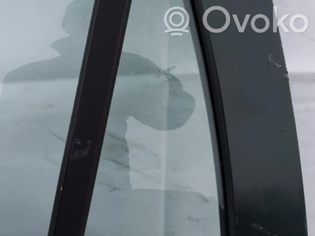 Ventanilla de ventilación de la puerta trasera