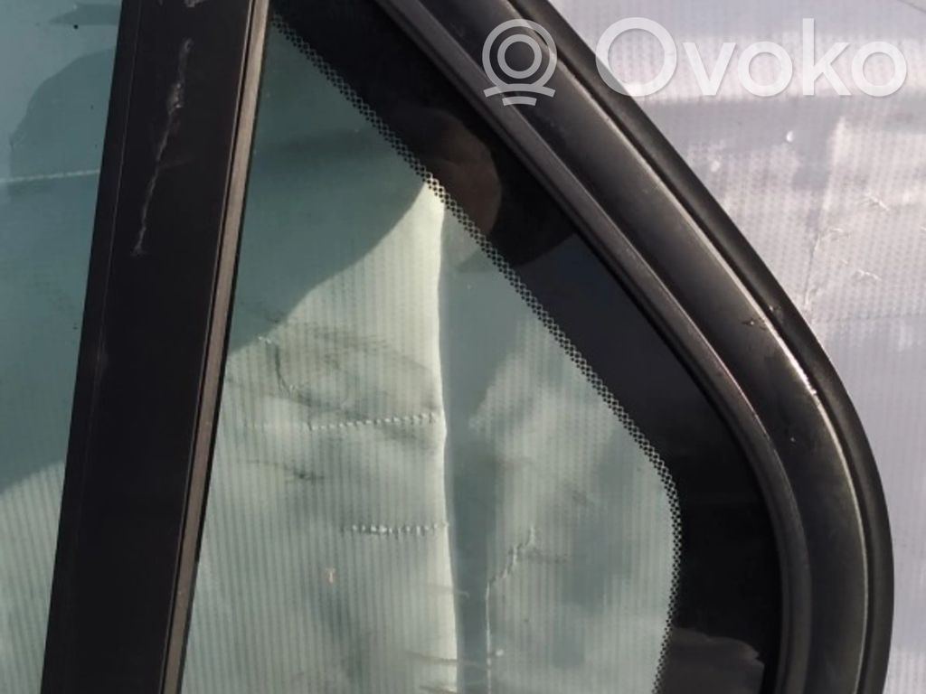 Ventanilla de ventilación de la puerta trasera