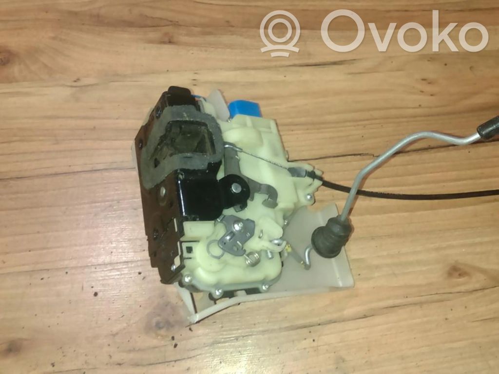 Volkswagen Polo IV 9N3 Serrure de porte avant 