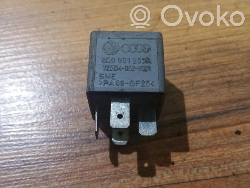 Autres relais   8D0951253A,V23134B52X301,8D0951253A,V23134B52X301,V23134B52X301