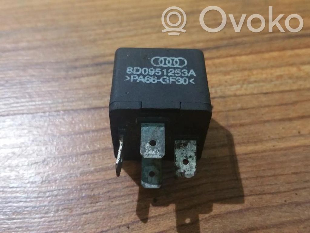 Otros relés   8D0951253A,373,8D0951253A