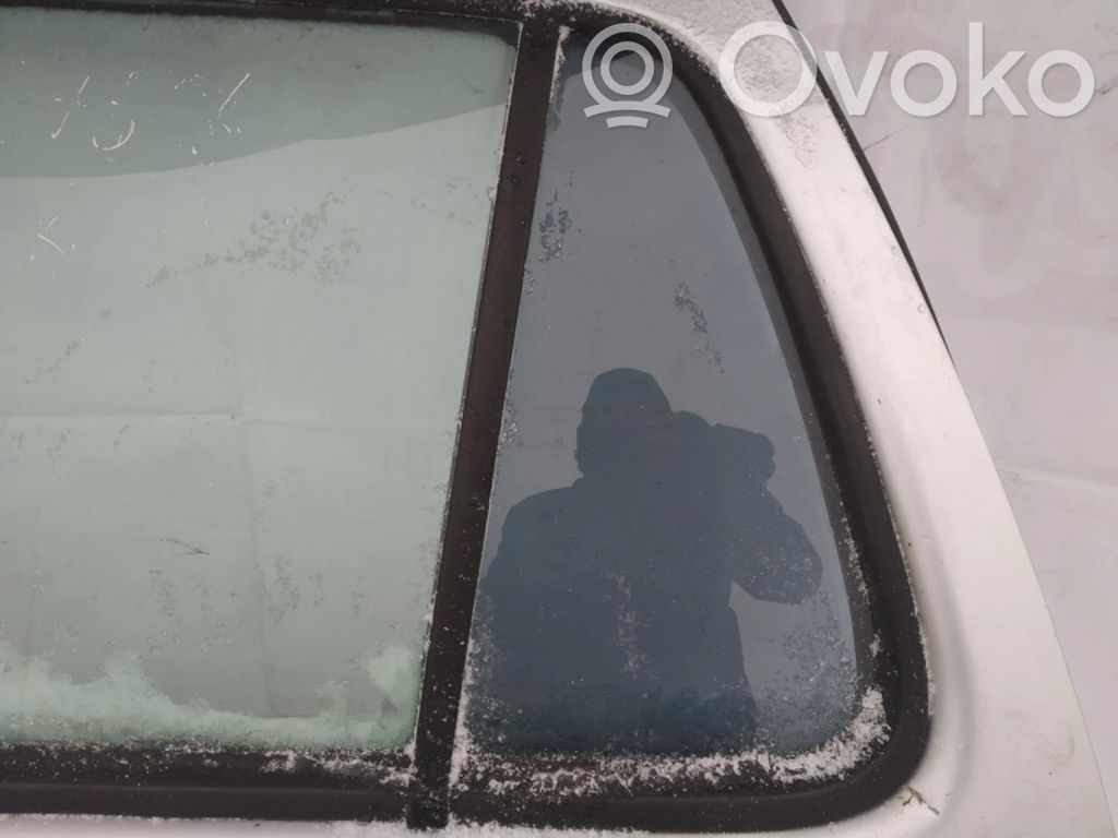 Ventanilla de ventilación de la puerta trasera