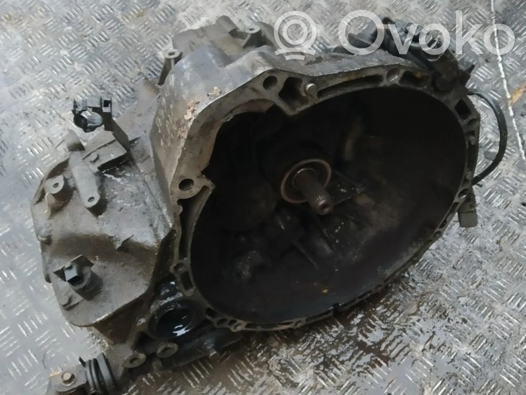 Nissan Almera Tino Scatola del cambio manuale a 5 velocità 