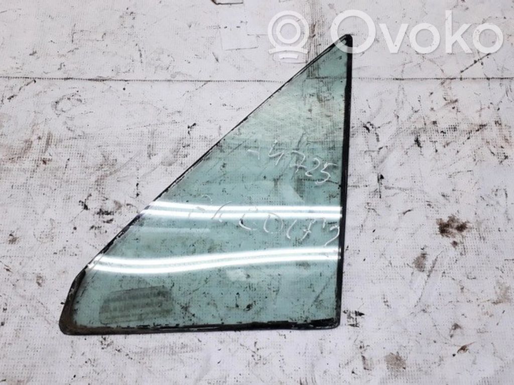 Ventanilla de ventilación de la puerta delantera cuatro puertas