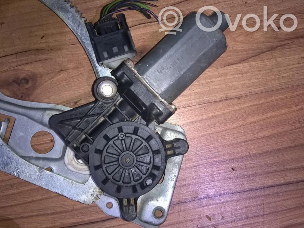 Mercedes-Benz C W202 Motorino alzacristalli della portiera anteriore 