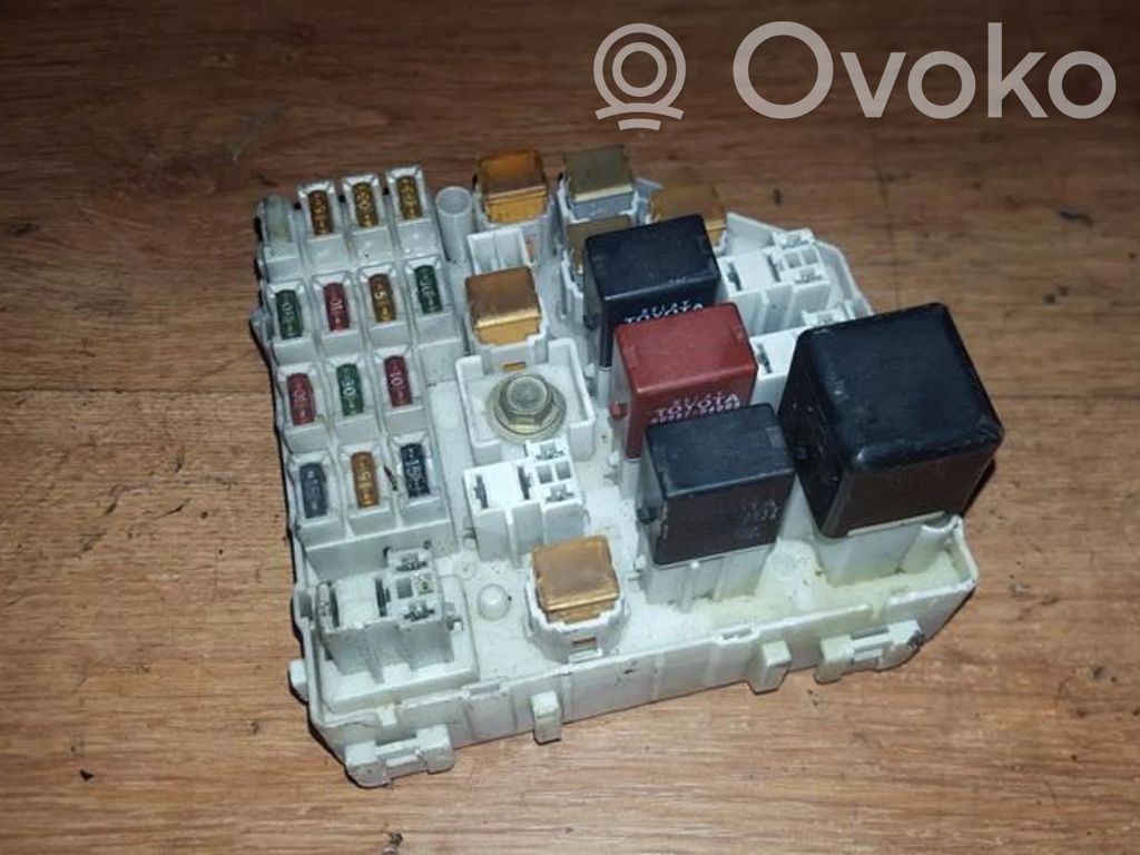 Toyota Carina T210 Juego de caja de fusibles 