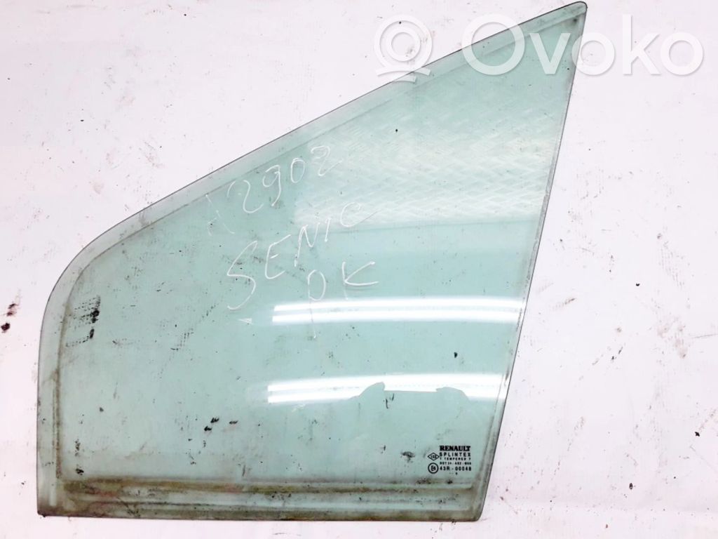 Ventanilla de ventilación de la puerta delantera cuatro puertas