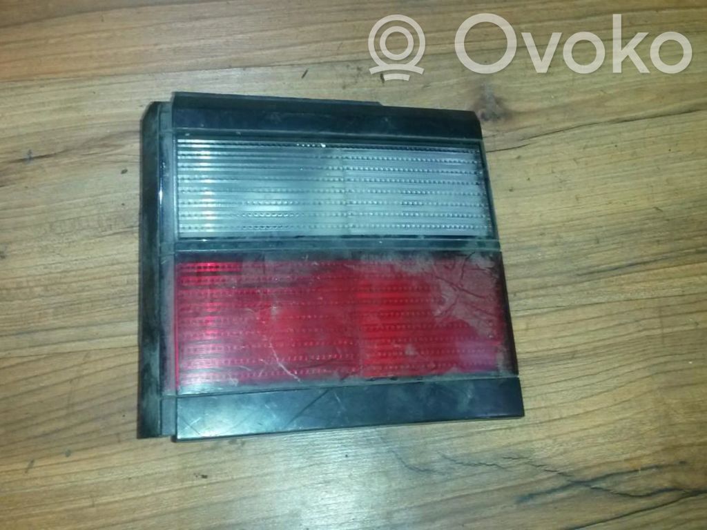 Volkswagen PASSAT B3 Luci posteriori del portellone del bagagliaio 