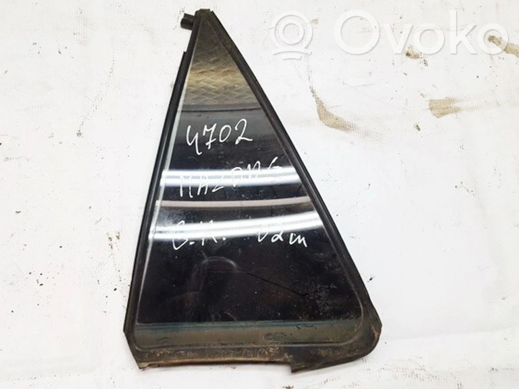 Rear vent window glass