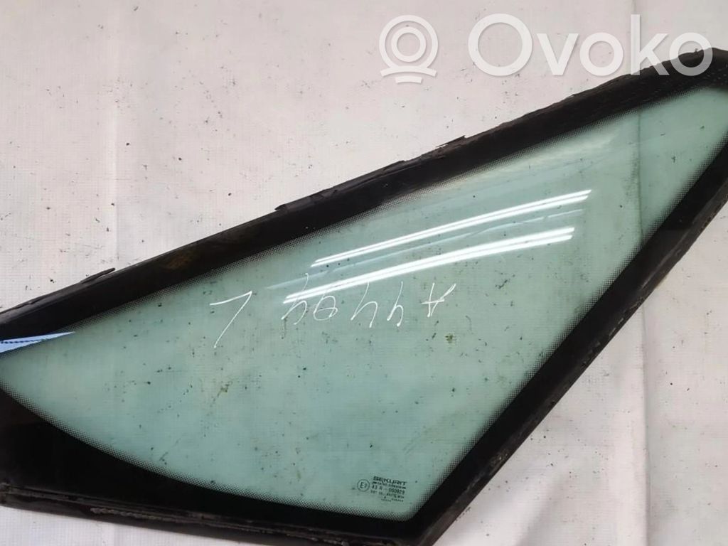 Front triangle window/glass
