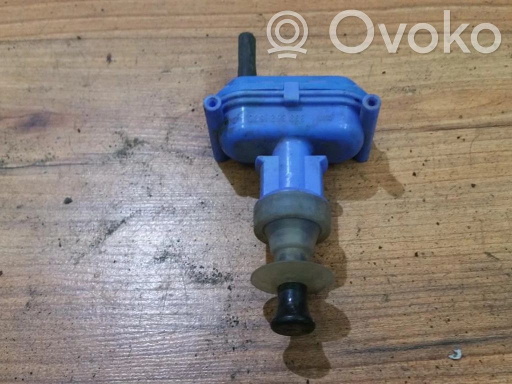 Audi 80 90 S2 B4 Pompă vacuum închidere centralizată 