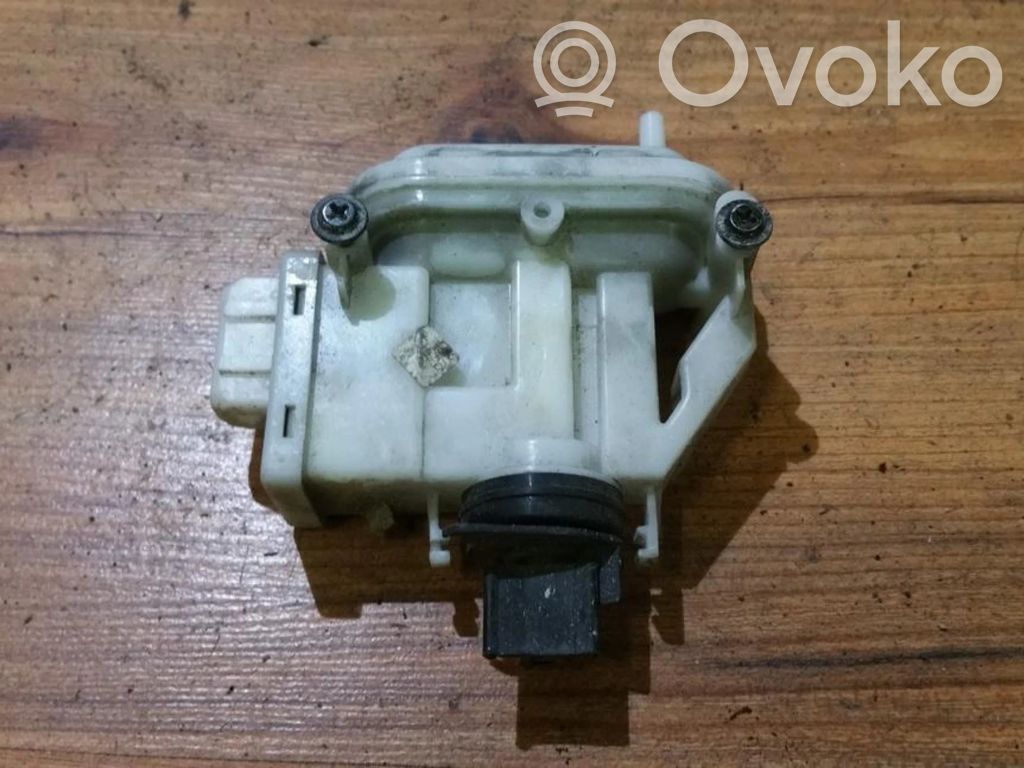 Volkswagen PASSAT B3 Pompă vacuum închidere centralizată