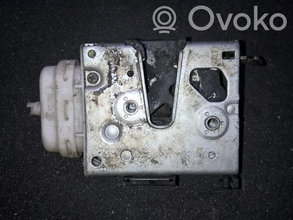 Audi A4 S4 B5 8D Türschloss vorne 