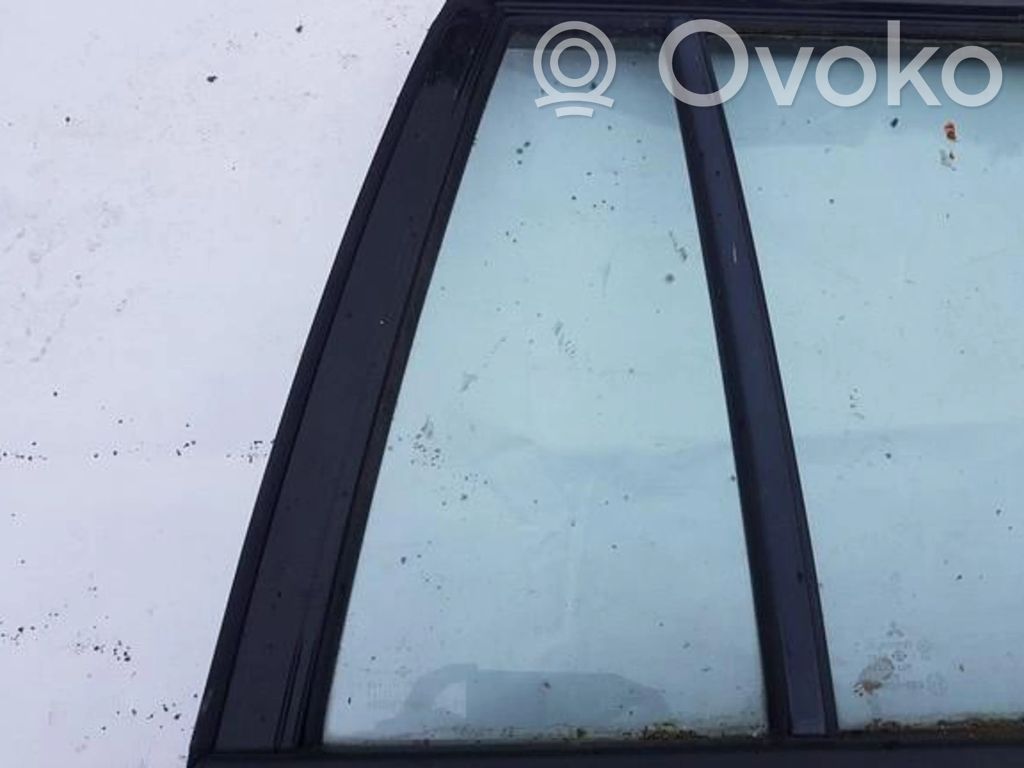 Ventanilla de ventilación de la puerta trasera