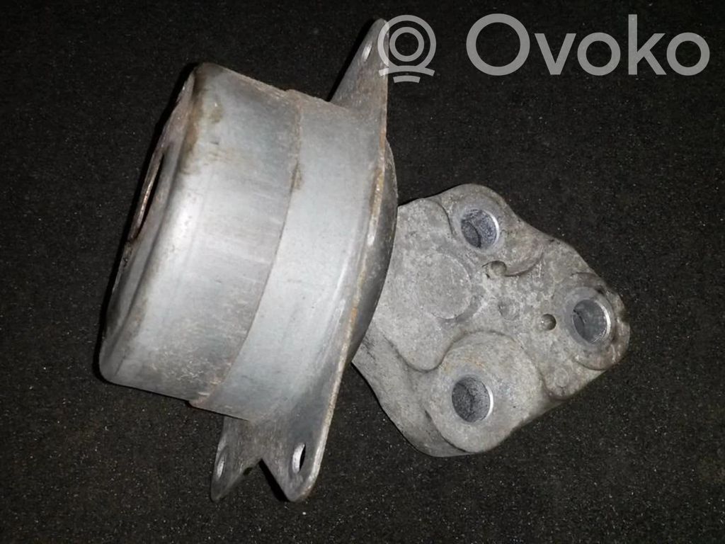 Opel Vectra C Engine mount bracket 