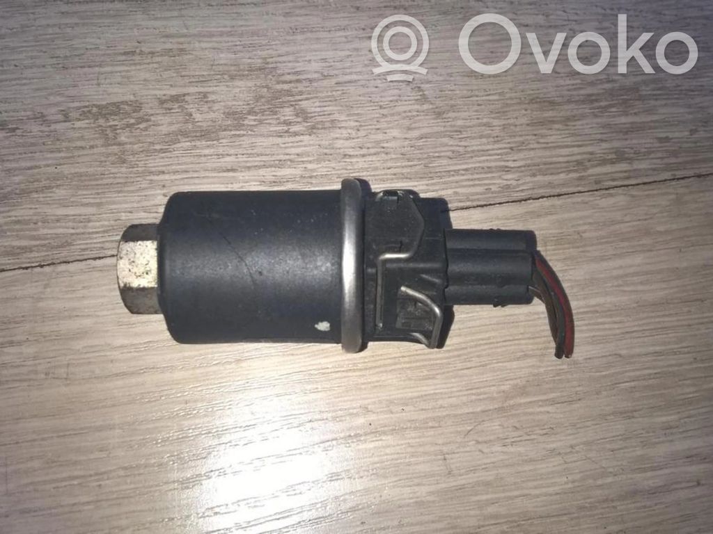 Volkswagen PASSAT B5 Senzor presiune aer condiționat (A/C) 