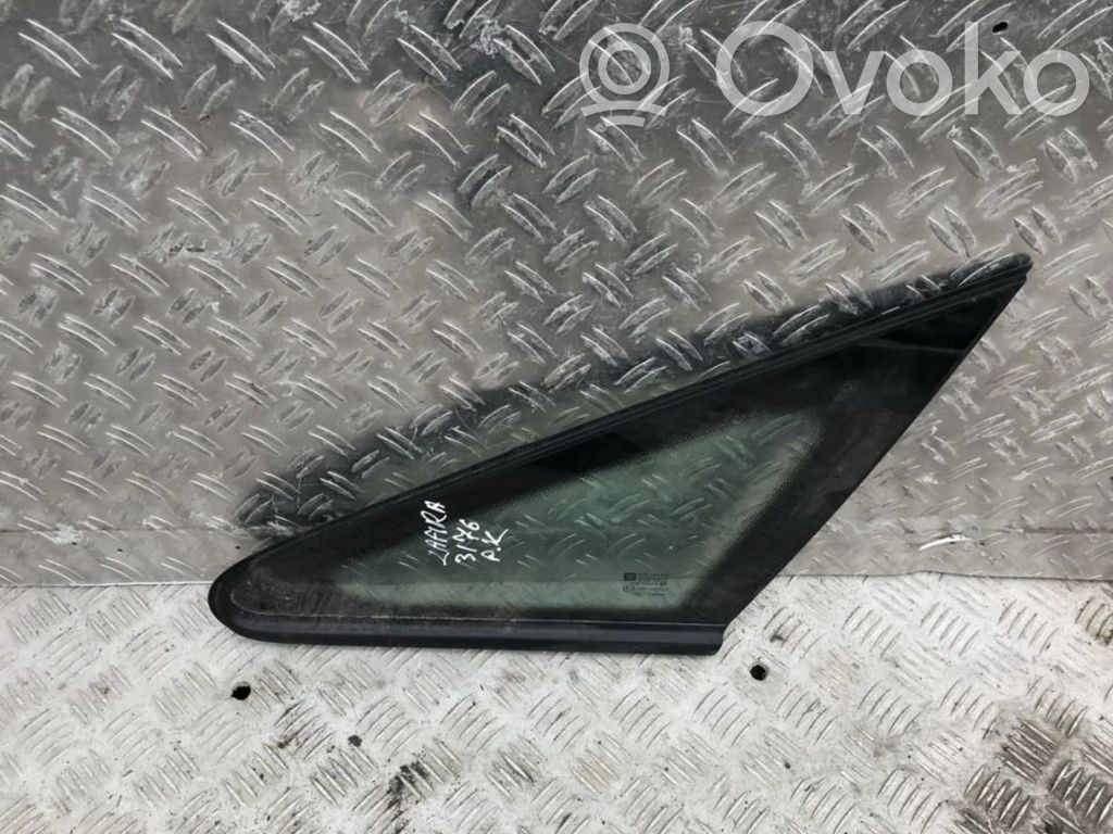 Luna/vidrio del triángulo delantero