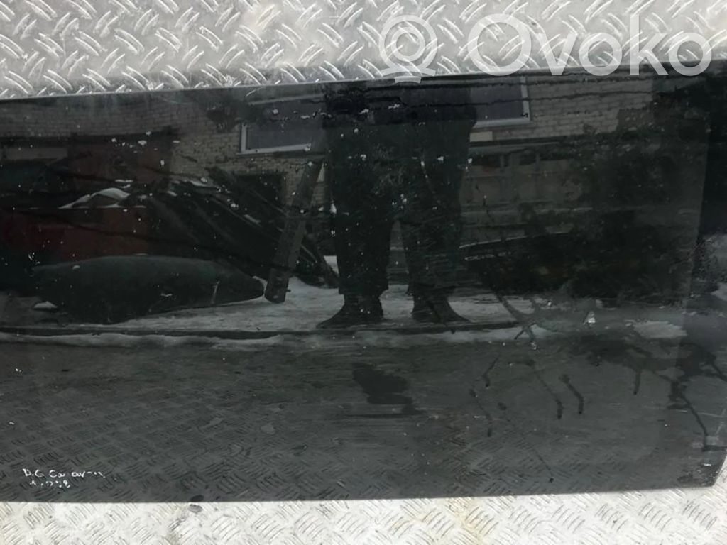 Takaoven ikkunalasi