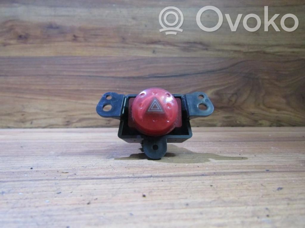 Botón interruptor de luz de peligro