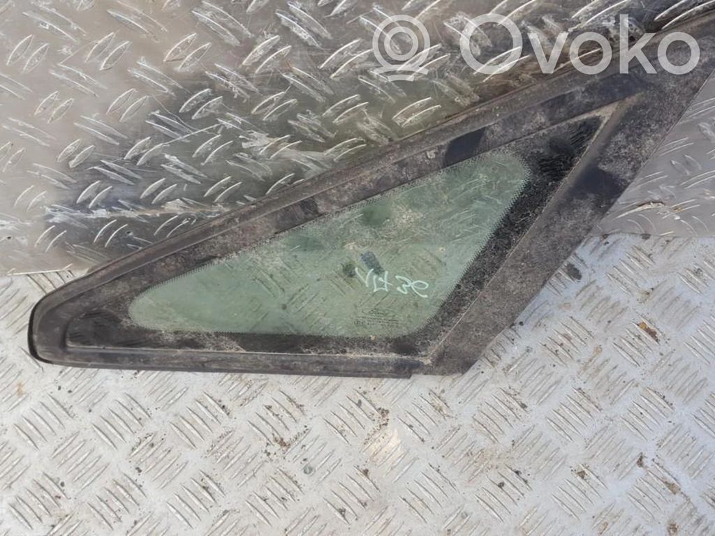 Front triangle window/glass