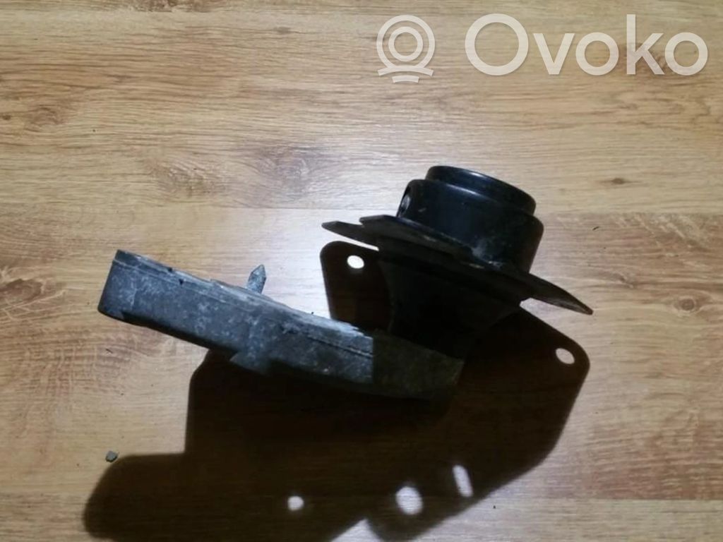 Engine mount bracket