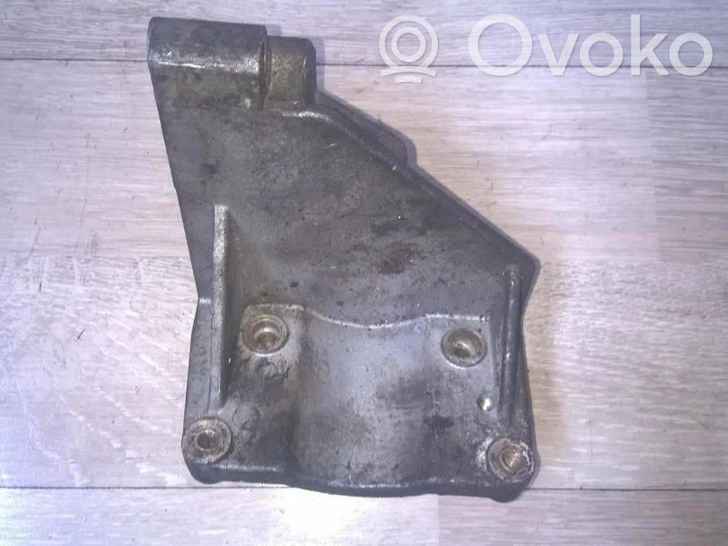 Ford Fiesta Engine mounting bracket 