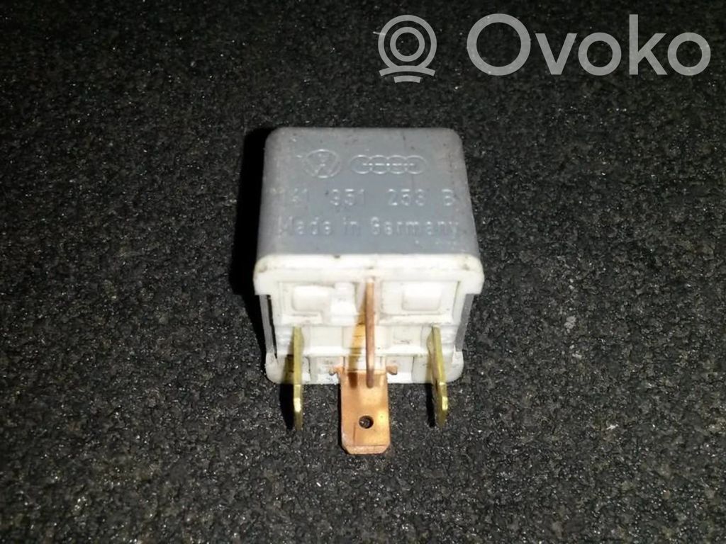 Audi A4 S4 B5 8D Other relay 