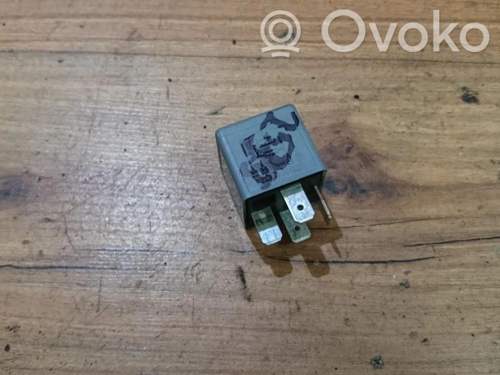 Otros relés   8D0951253A,V23134B52X301,8D0951253A,V23134B52X301