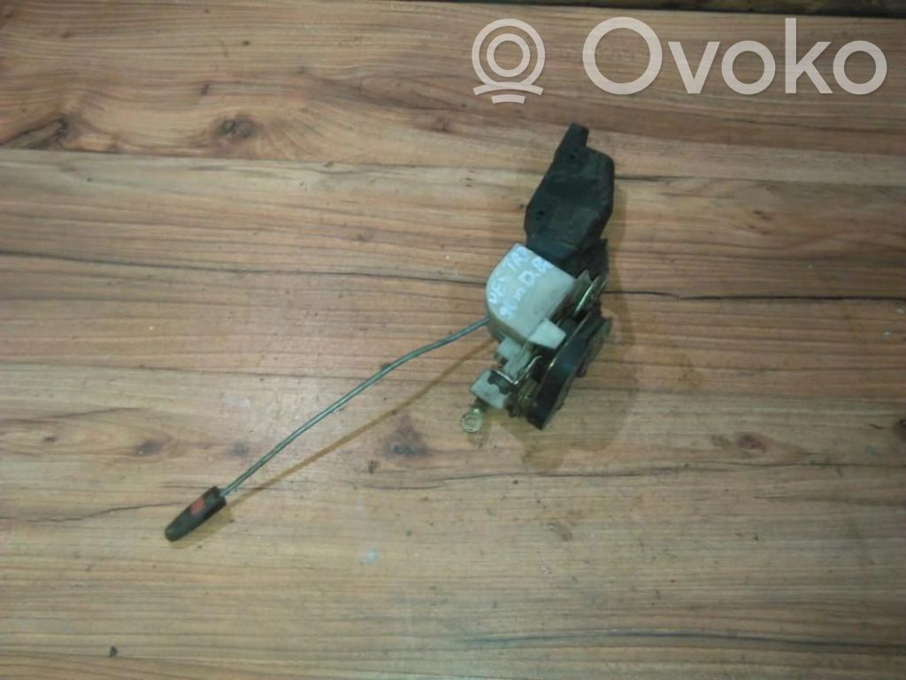 Opel Vectra A Front door lock 