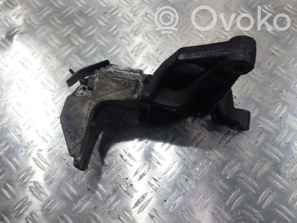 Opel Vectra B Engine mounting bracket 