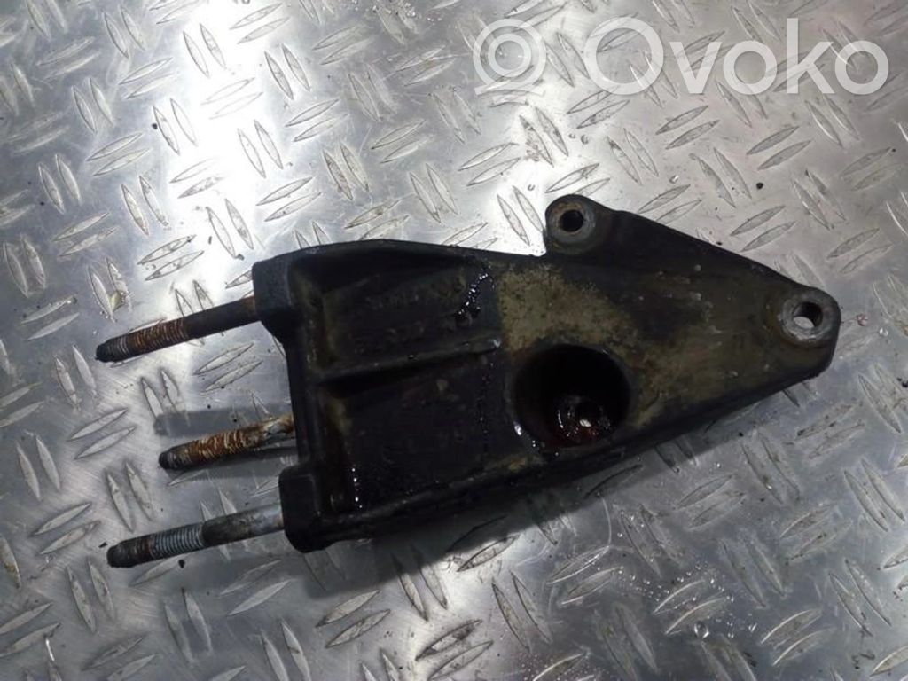 Opel Vectra B Engine mounting bracket 