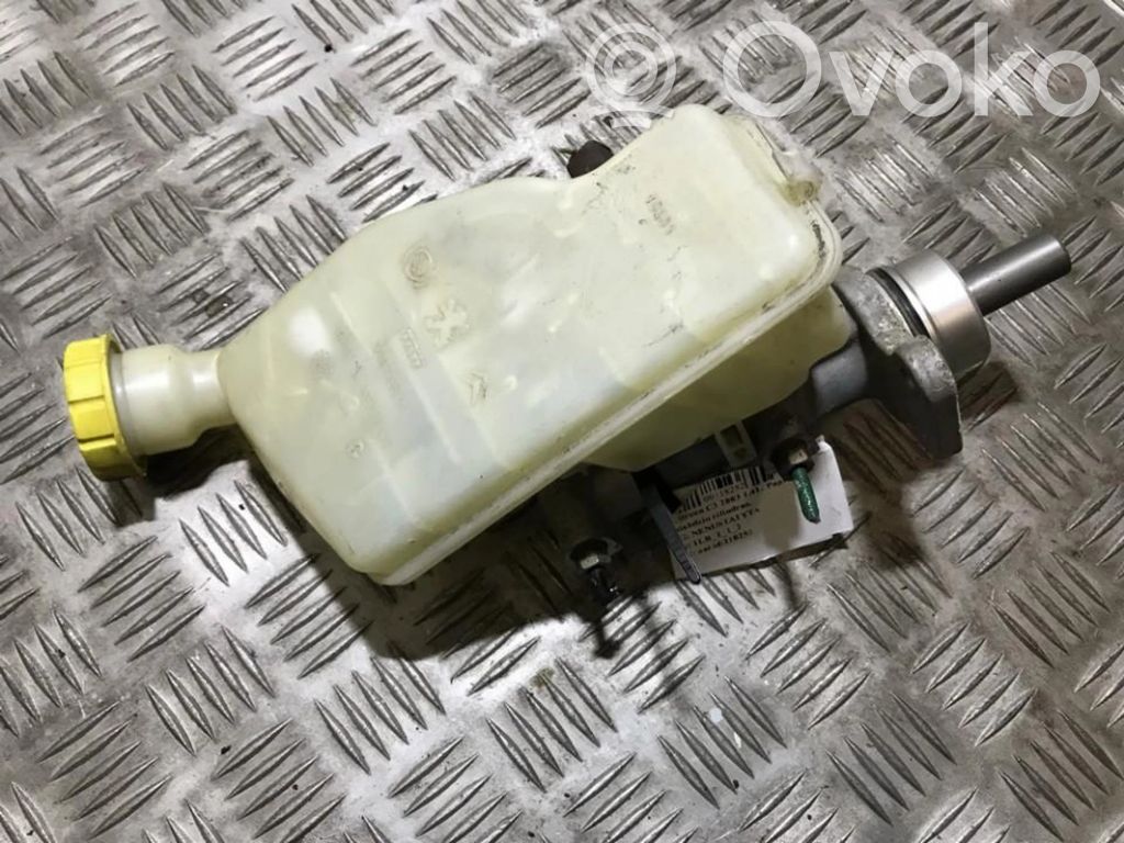 Master brake cylinder
