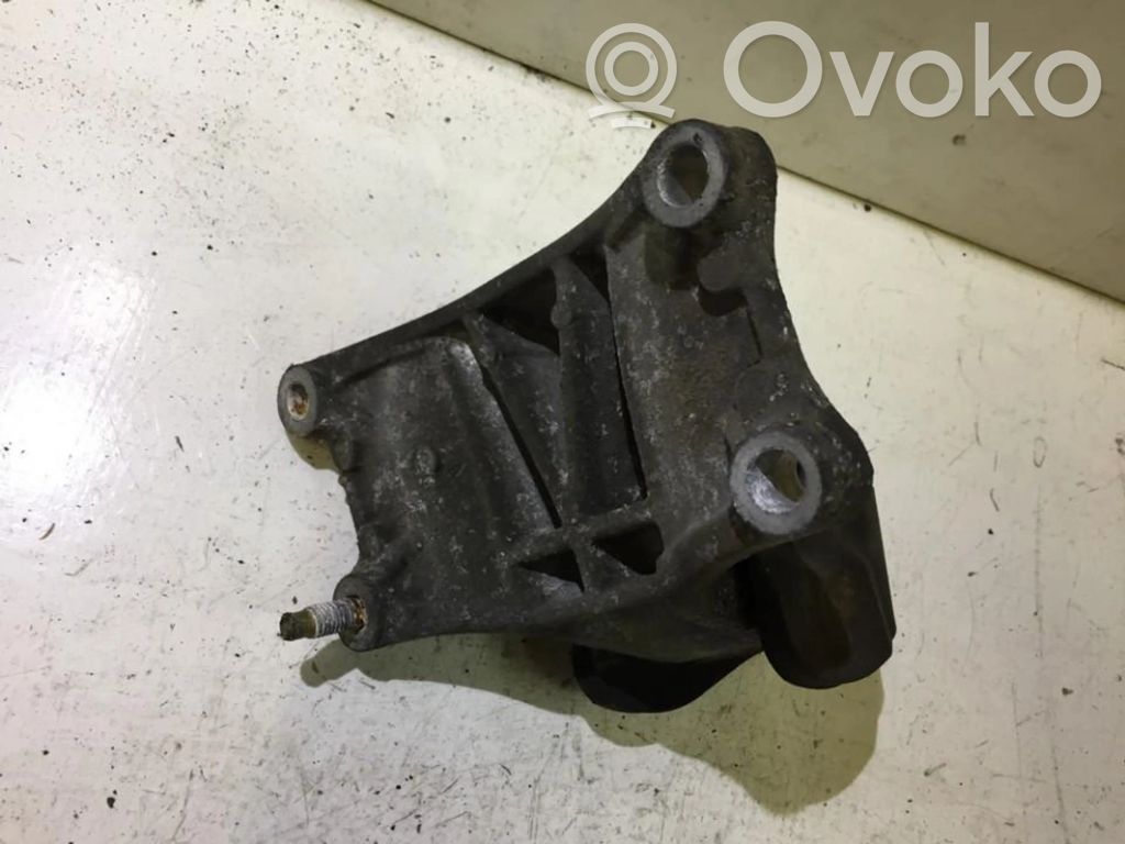 Nissan Almera N16 Soporte de montaje del motor