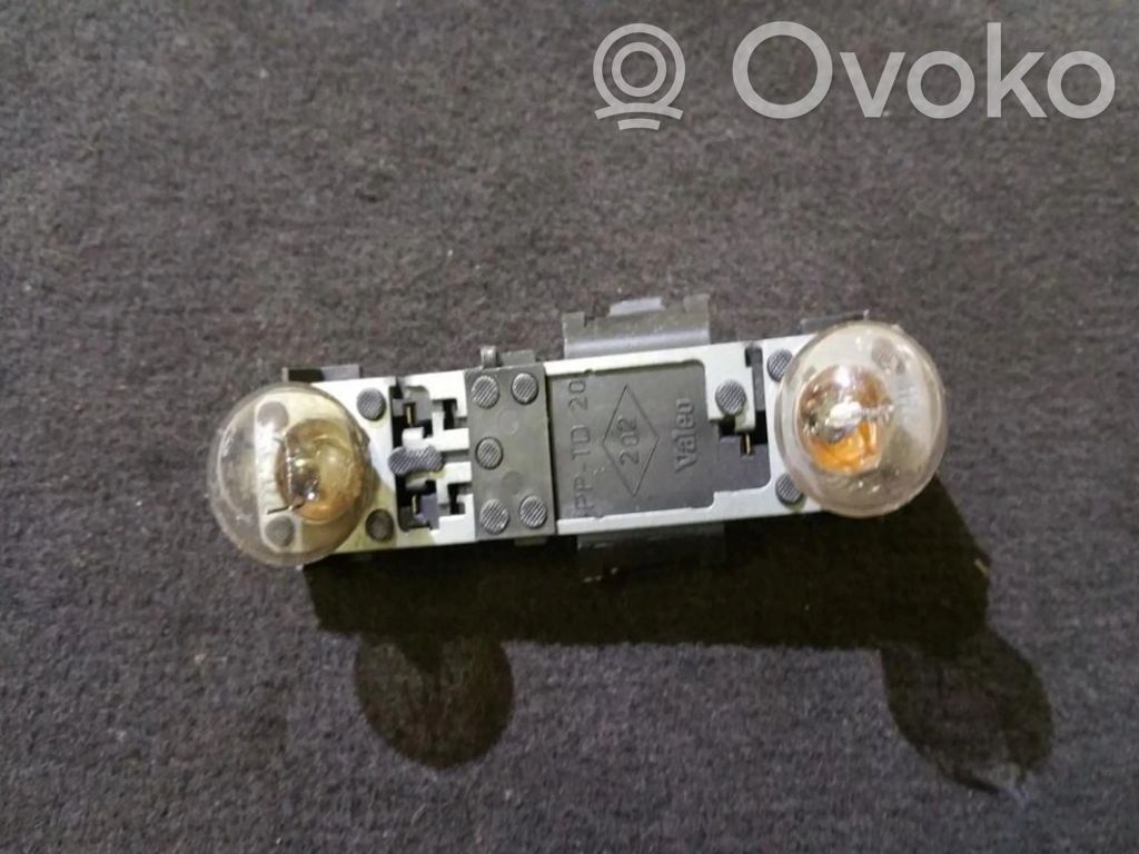 Porte ampoule de feu arrière