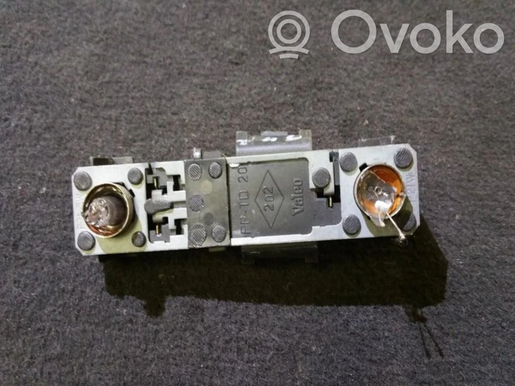 Porte ampoule de feu arrière