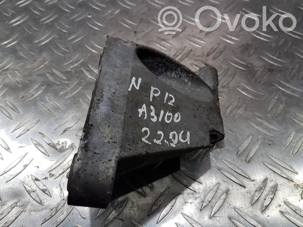Engine mounting bracket