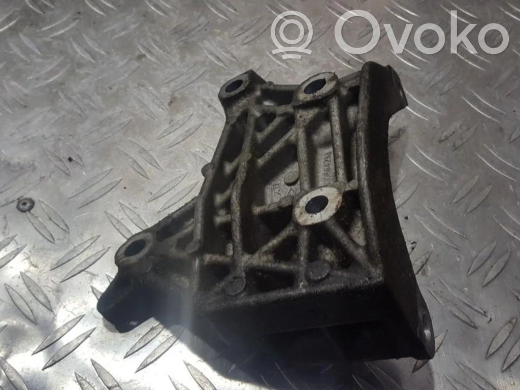 Renault Clio II Engine mounting bracket 