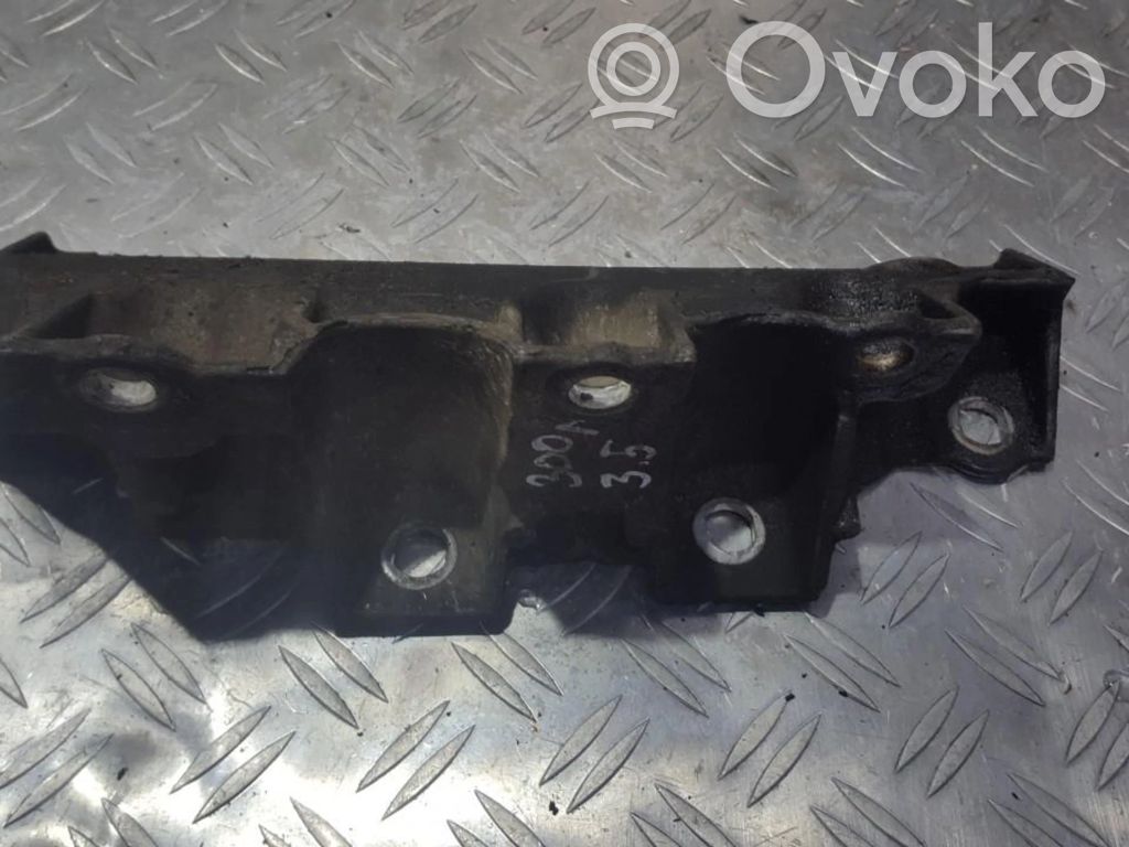 Chrysler 300M Engine mounting bracket 