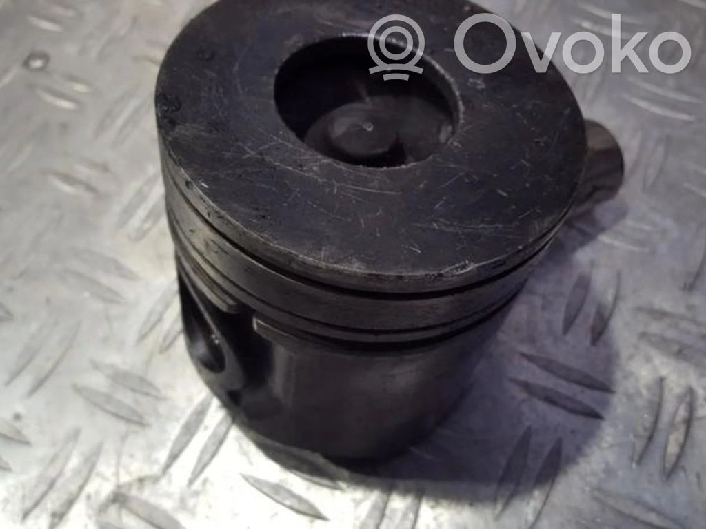 Ford Mondeo Mk III Piston 