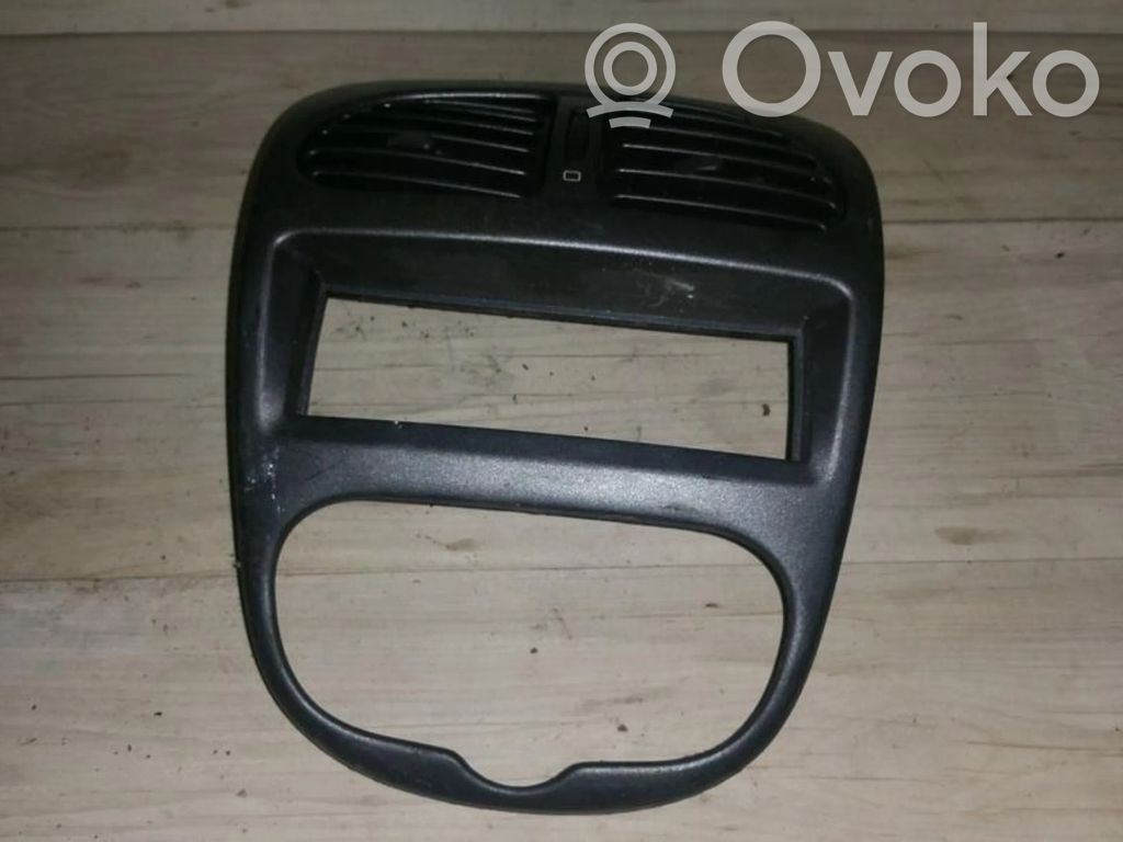 Peugeot 206 Rejilla de ventilación central del panel 
