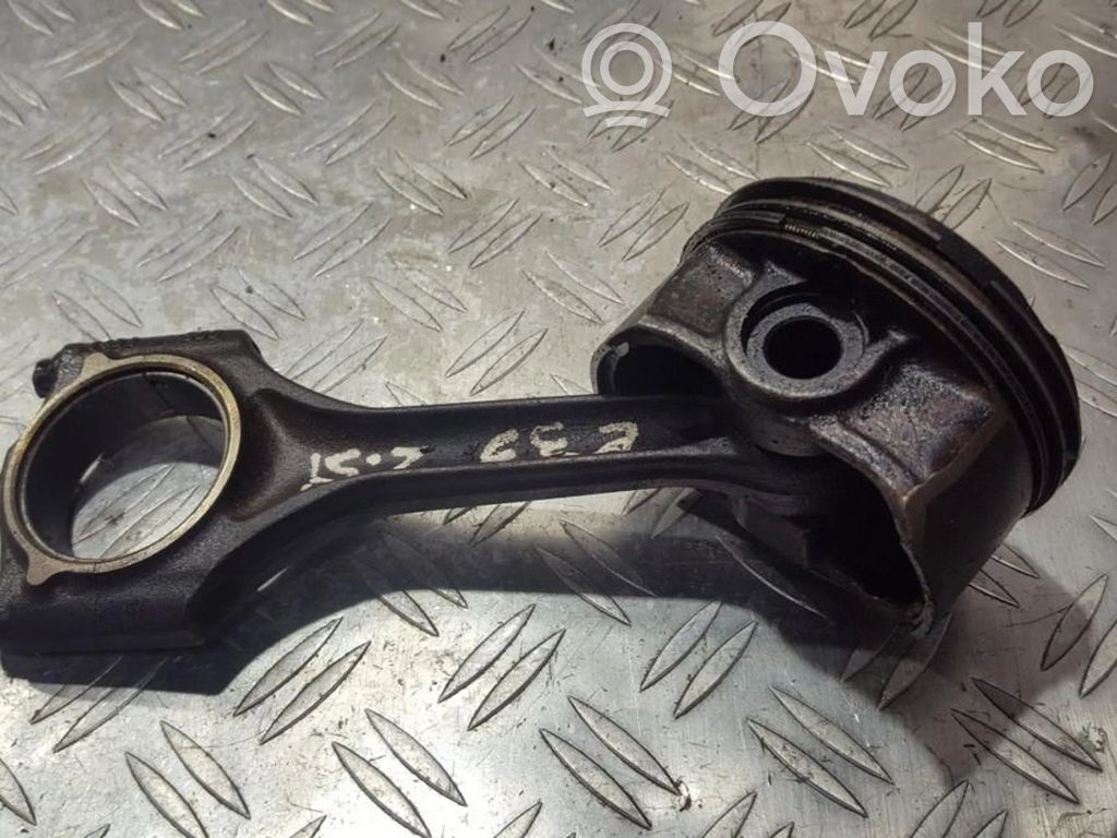 Piston avec bielle