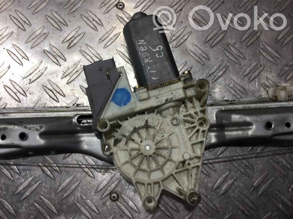 Silnik regulatora szyby drzwi przednich