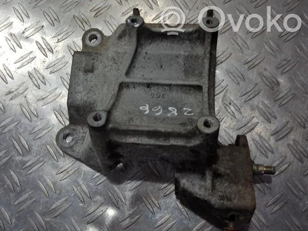 Engine mounting bracket