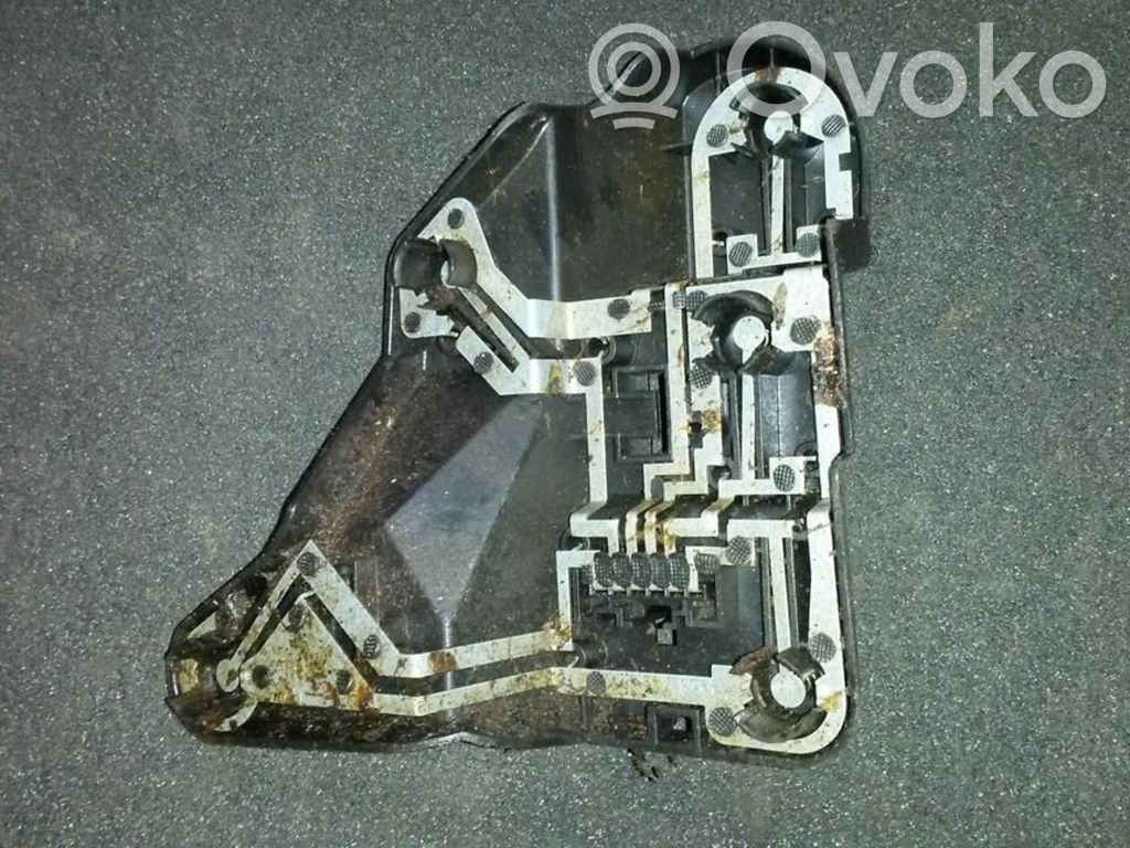 Rover 75 Takavalon polttimon suojan pidike 