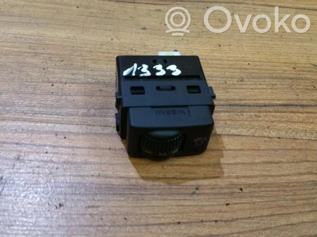 Headlight level height control switch