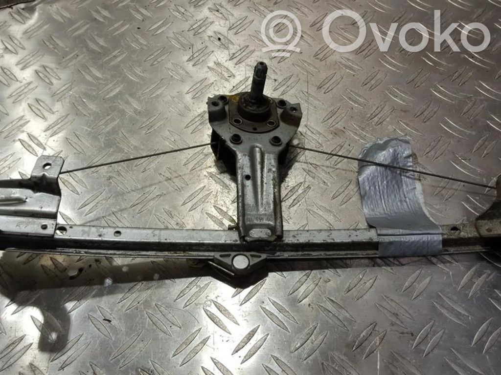 Opel Omega B1 Regulador con motor de la ventanilla de la puerta corredera