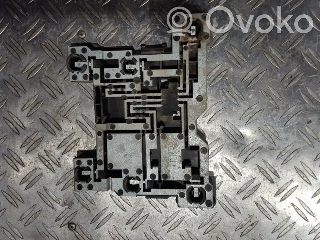 Takavalon polttimon suojan pidike   2209DR,2209DR