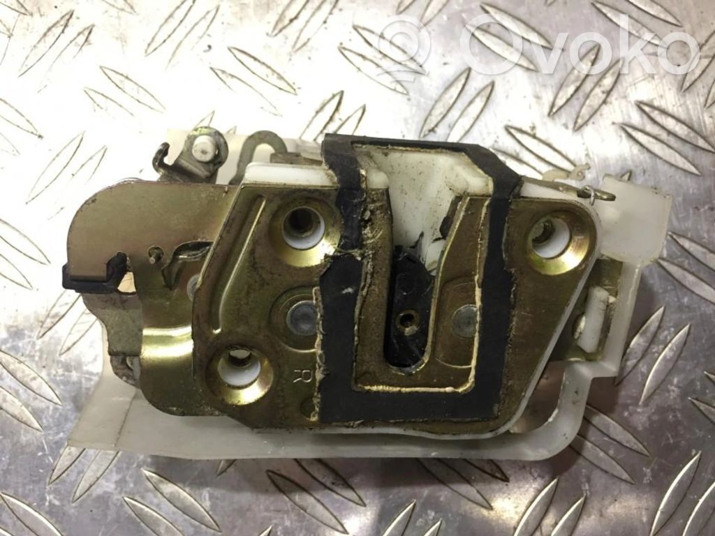 Cerradura de puerta delantera